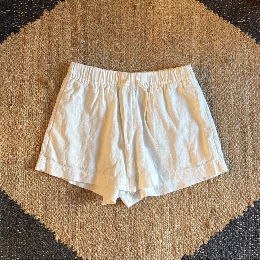 Aritzia white linen shorts